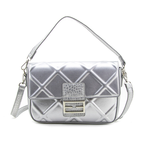 Bandolera Texturizada con Herraje Frontal Elegante