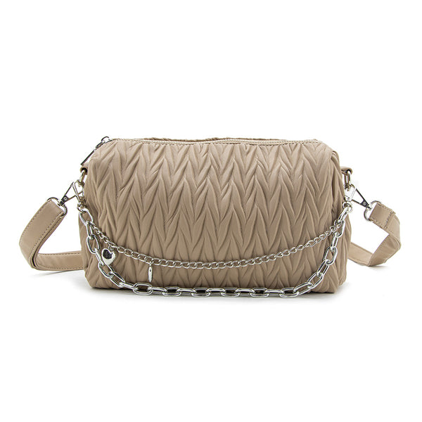 Bandolera Acolchada con Cadenas y Textura Trenzada