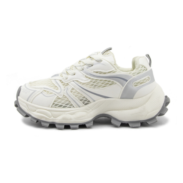 Sneakers Suela Tiburon Y Detalles Metalizados